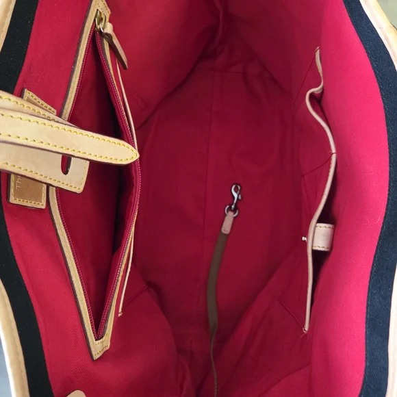 Elegant Black and Tan Tote Bag - Picture 6 of 16